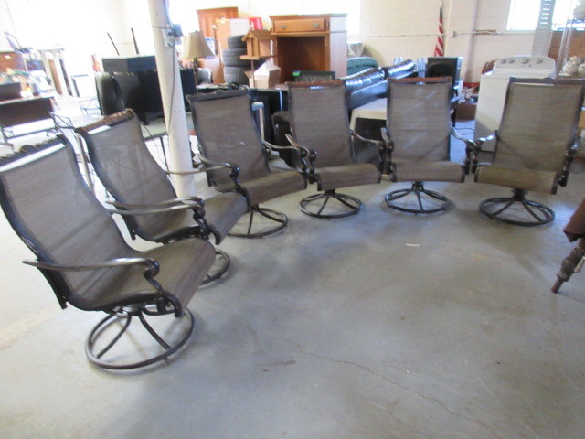 lot 302 image: 6 PATIO ARM CHAIRS