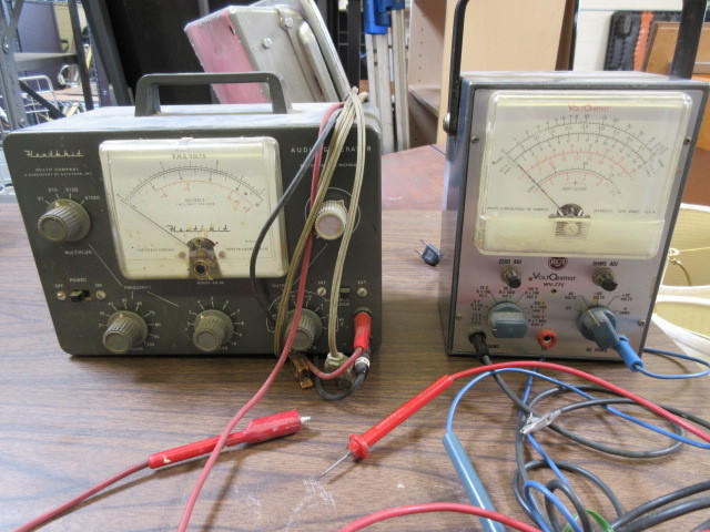 lot 319 image: HEATHKIT AUDIO GENERATOR AND VOLTOHMYST VOLTMETER