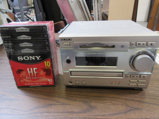 lot 320 image: SONY MINI DISC RECORDING SYSTEM WITH CD