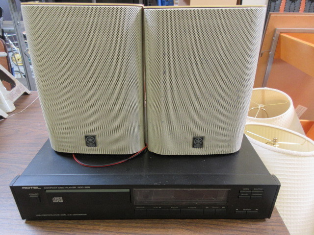 lot 324 image: ROTEL CD PLAYER & YAMAHA BOOKSHELF SPEAKERS