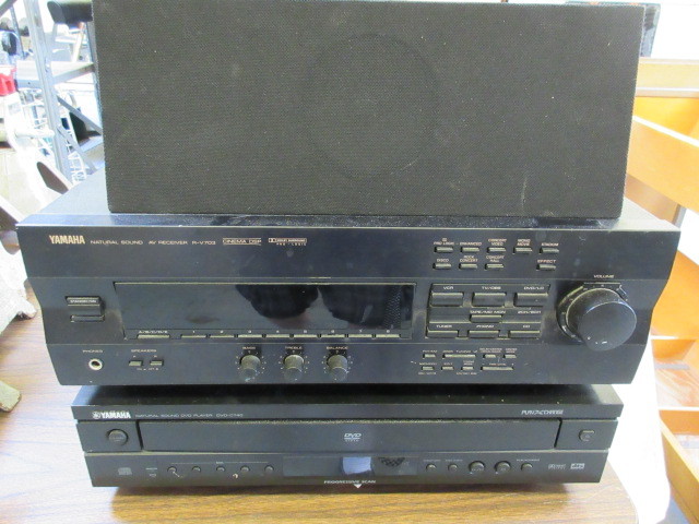 lot 326 image: YAMAHA AV RECEIVER, 5 DISC DVD CAROUSEL & CENTER CHANNEL SPEAKER
