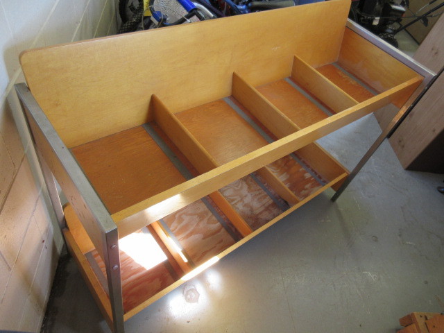 lot 327 image: GAYLORD ALBUM DISPLAY STAND