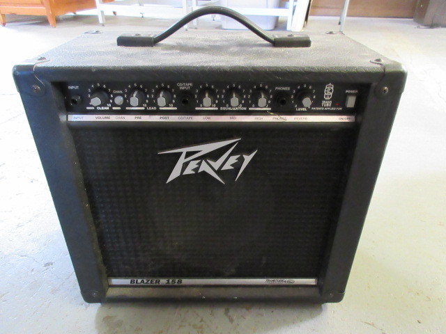 lot 330 image: PEAVEY GUITAR AMPLIFIER