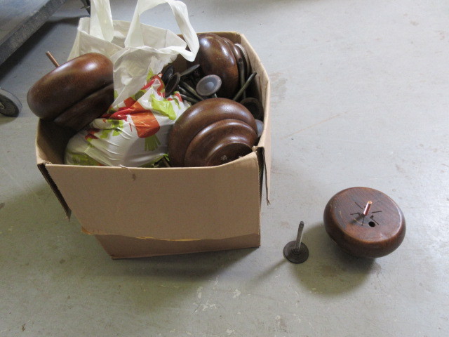 lot 346 image: BOX OF MISCELLANEOUS  WOOD AND METAL FURNITURE FEET