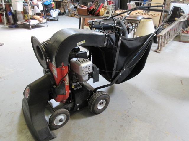 lot 353 image: DR LEAF & LAWN VACUUM 11.50 MANUAL START