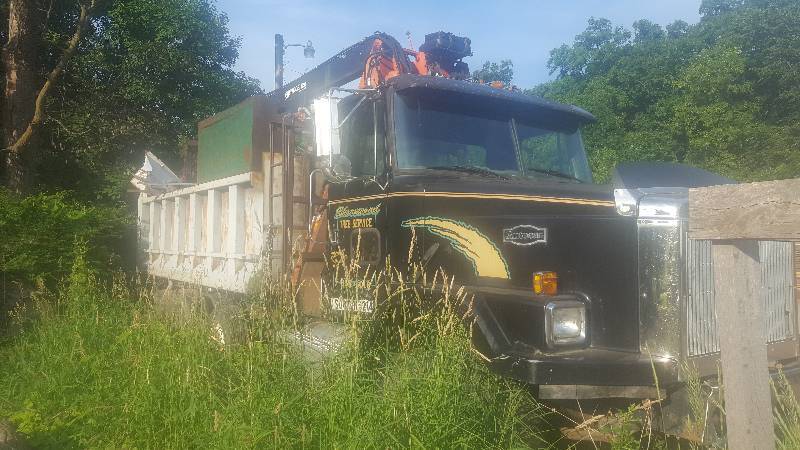 lot 1 image: 1991 White GMC Log Truck with Prentice 120 Boom and Grapple Bucket
