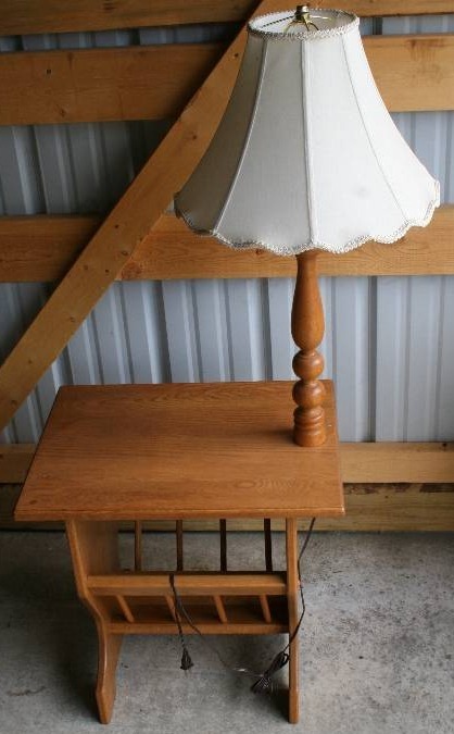 Sidetable with Lamp