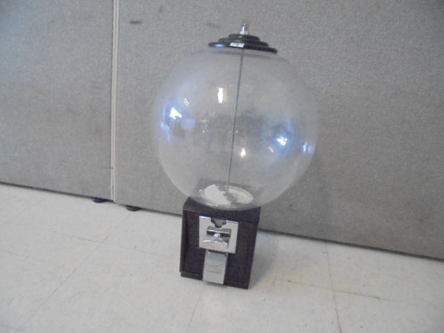 lot 4 image: Gumball Machine