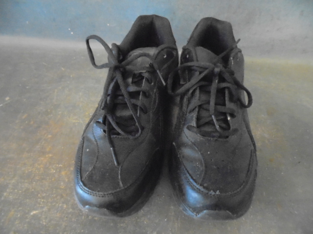 lot 39 image: Dr. Scholls Tennis Shoes