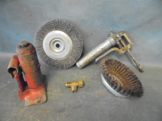 lot 43 image: Bottle Jack, Grease Gun and More