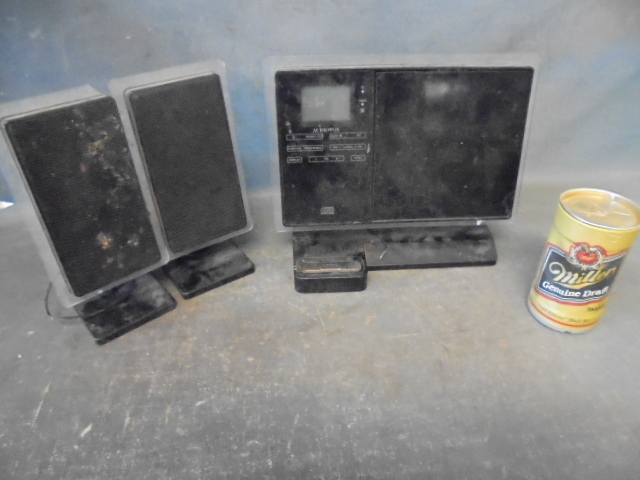 lot 49 image: iPod Docking Station and Dancing Can