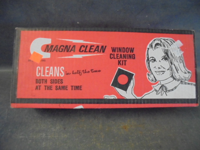 lot 85 image: Window Cleaning Kit