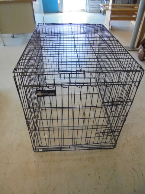 lot 97 image: Metal Dog Kennel