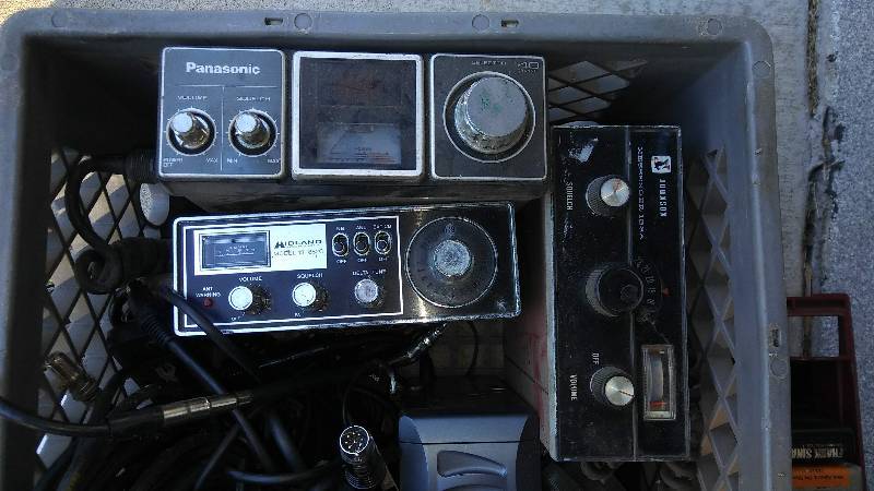 lot 17 image: CBs - Car Radios - Linear 5 disc CD Changer - 8 Tracks