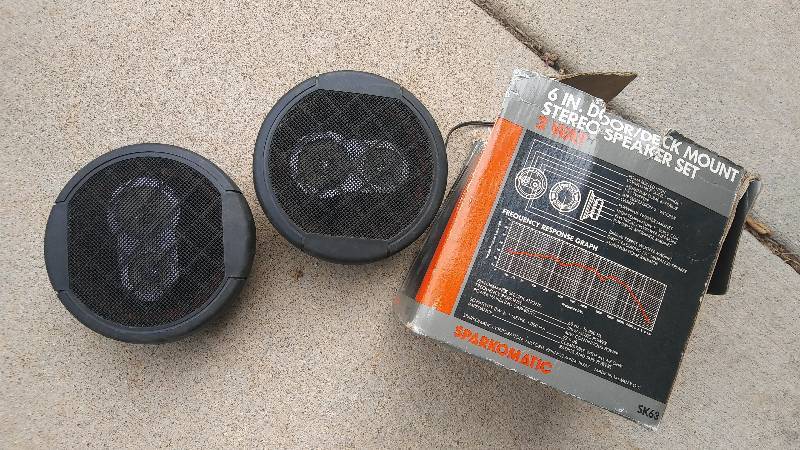 lot 40 image: 6 DoorDeck Mount Stereo Speakers Set (2)