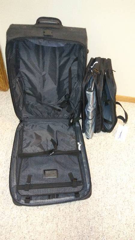 lot 30 image: New - Callaway Travel Bag with Removable Garment Bag & Used Large Atlantic Suit Case