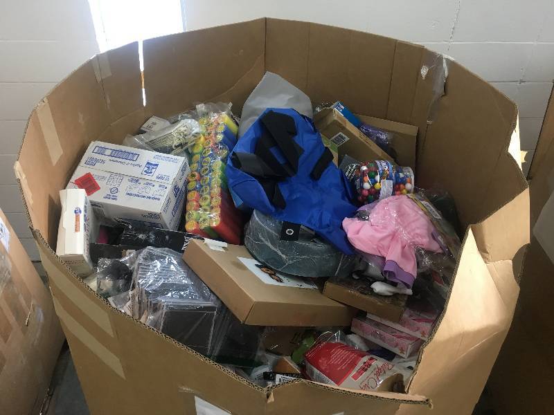 (1) MASSIVE PALLET OF GENERAL MERCHANDISE - PALLET IS BULGING AT THE SEAMS - TONS OF NEW ITEMS GREAT FOR RETAIL OR ON-LINE SELLERS
