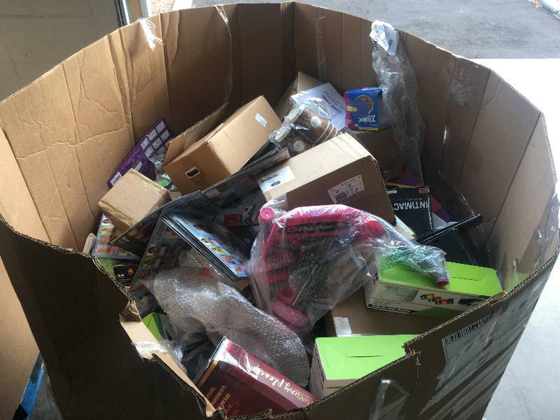 (1) MASSIVE PALLET OF GENERAL MERCHANDISE - PALLET IS BULGING AT THE SEAMS - TONS OF NEW ITEMS GREAT FOR RETAIL OR ON-LINE SELLERS