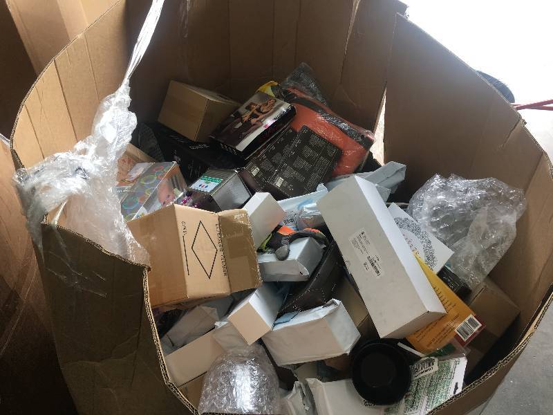(1) MASSIVE PALLET OF GENERAL MERCHANDISE - PALLET IS BULGING AT THE SEAMS - TONS OF NEW ITEMS GREAT FOR RETAIL OR ON-LINE SELLERS