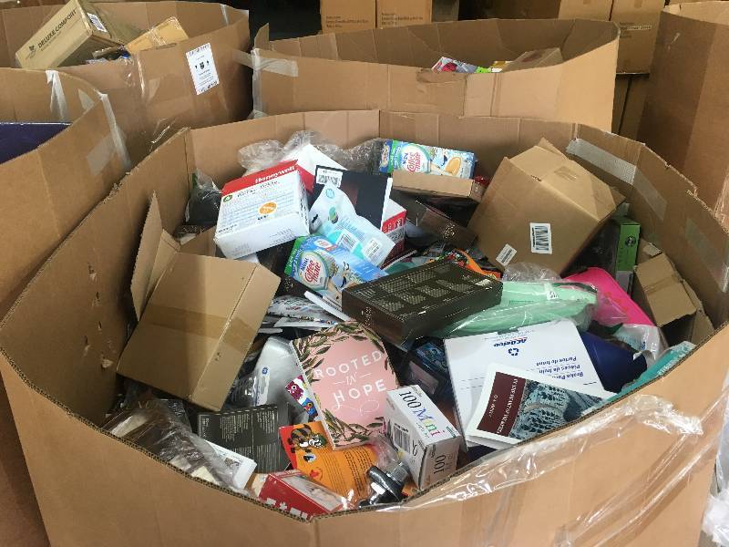 (1) MASSIVE PALLET OF GENERAL MERCHANDISE - PALLET IS BULGING AT THE SEAMS - TONS OF NEW ITEMS GREAT FOR RETAIL OR ON-LINE SELLERS