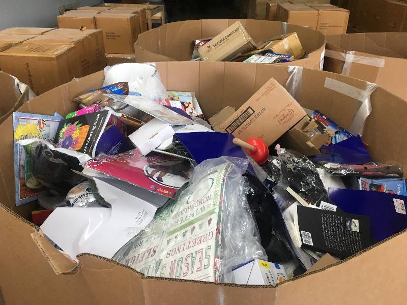 (1) MASSIVE PALLET OF GENERAL MERCHANDISE - PALLET IS BULGING AT THE SEAMS - TONS OF NEW ITEMS GREAT FOR RETAIL OR ON-LINE SELLERS