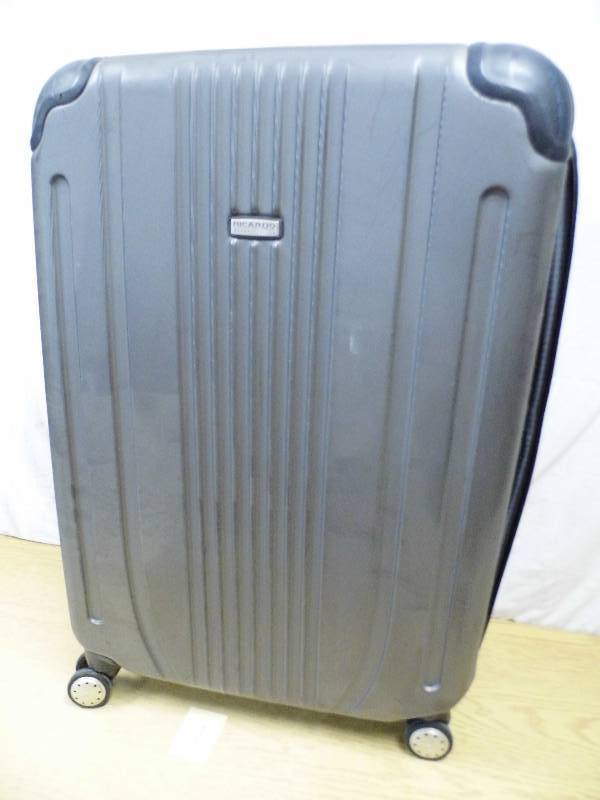 lot 7 image: Store Return Ricardo Suitcase - Large