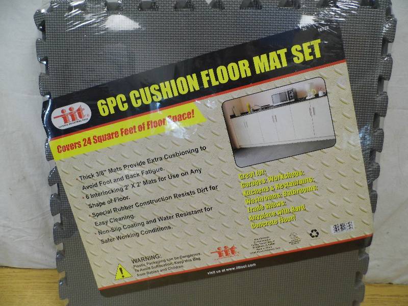 lot 13 image: 6 Pc Floor Mats