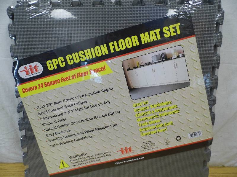 lot 14 image: 6 Pc Floor Mats