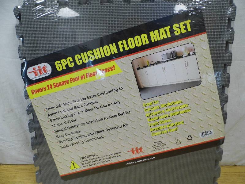 lot 15 image: 6 Pc Floor Mats