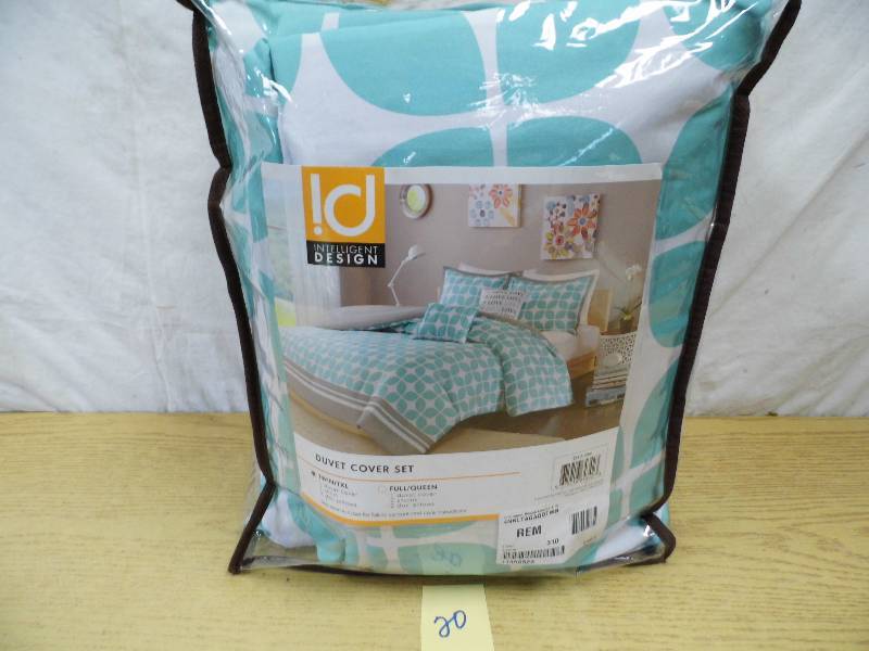 lot 20 image: Duvet Cover Set