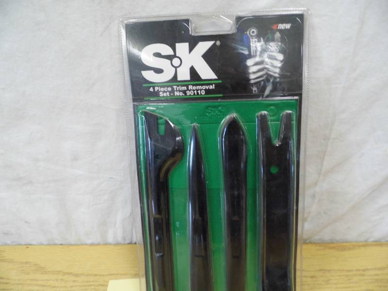 lot 46 image: SK Vehicle Trim Remover