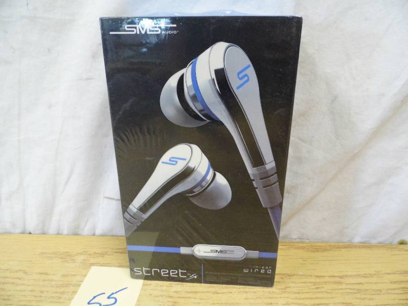 lot 55 image: Street Earbuds