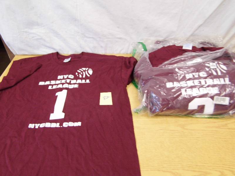 lot 82 image: Lot of 12 New T-Shirts