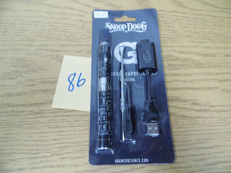 lot 86 image: Snoop Dogg Vape Kit