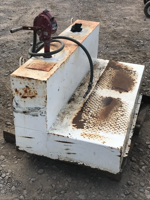 lot 7 image: Commercial Fuel Tank With Pump