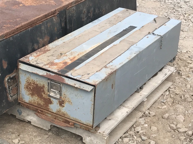 lot 8 image: Steel Storage Drawer & Steel Toolbox
