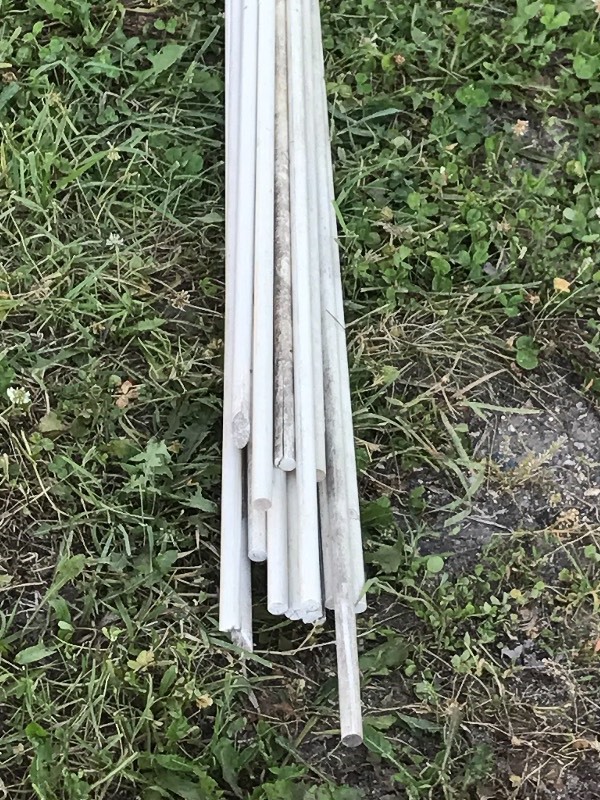 lot 5A image: (500) Fiberglass Tree Stakes