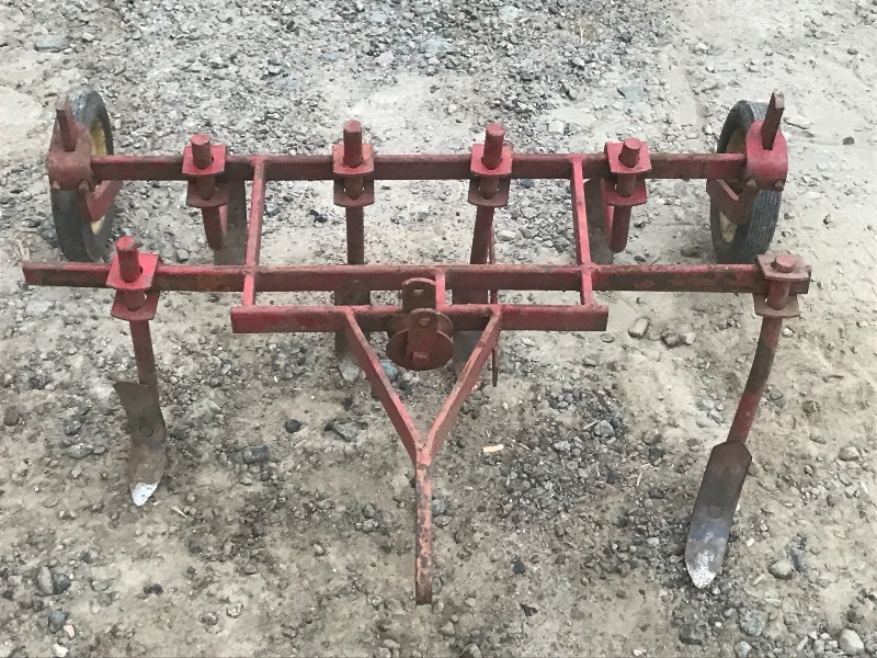 lot 4 image: Pin-Hitch Cultivator