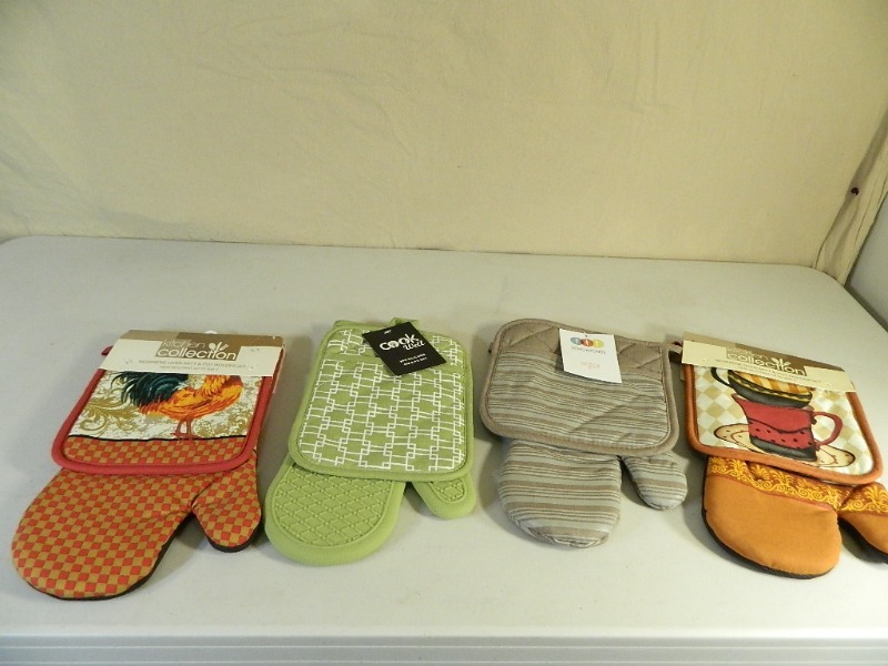 4 New Sets of Oven Mitts  Pot Holders