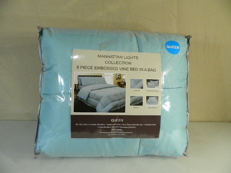 New Queen Sized 8 Piece Bed in A Bag