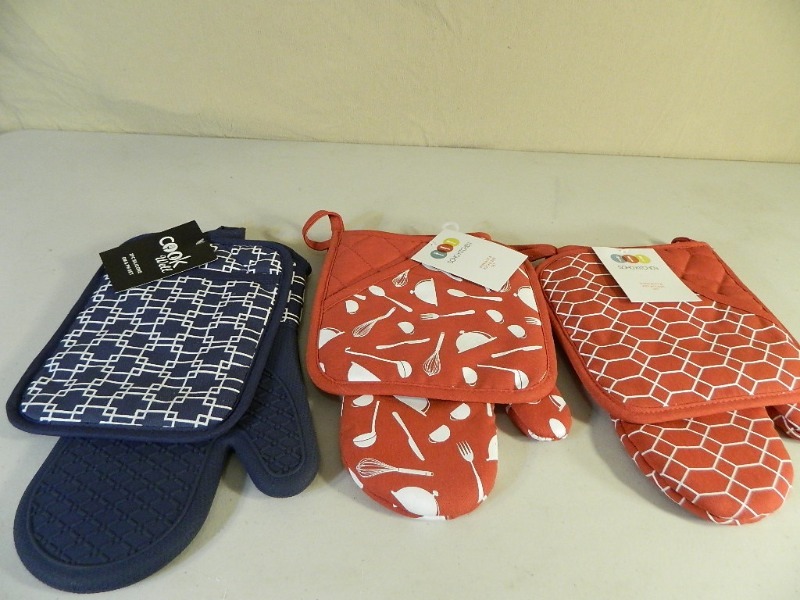 3 New Oven Mitt Sets