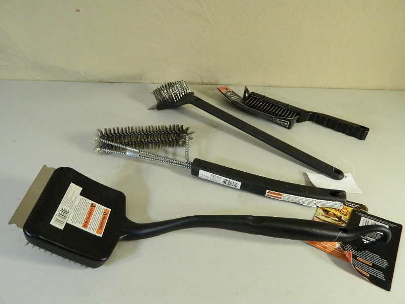 4 New Assorted Grill Brushes