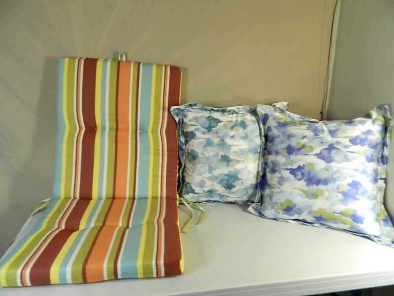 New High Quality Cushion and Throw Pillows