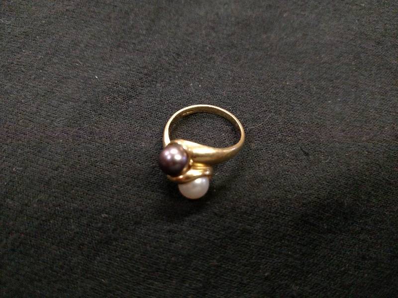 14 K Gold Ring, 4.25 Grams Gold, (2...