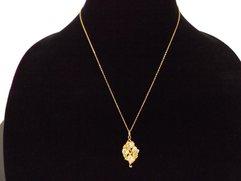 lot 2 image: 10k Yellow Gold Chain and Black Hills Leaf Pendant