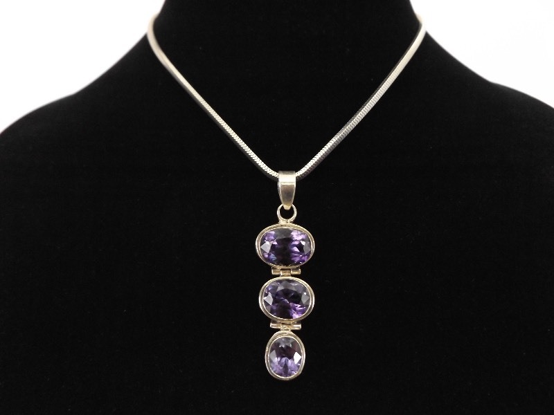 lot 4 image: .925 Sterling Silver Choker w 3 Stone&nbspAmethyst&nbspHinged Pendant 