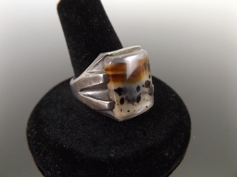 lot 20 image: .925 Sterling Silver Agate Ring Size 10.5