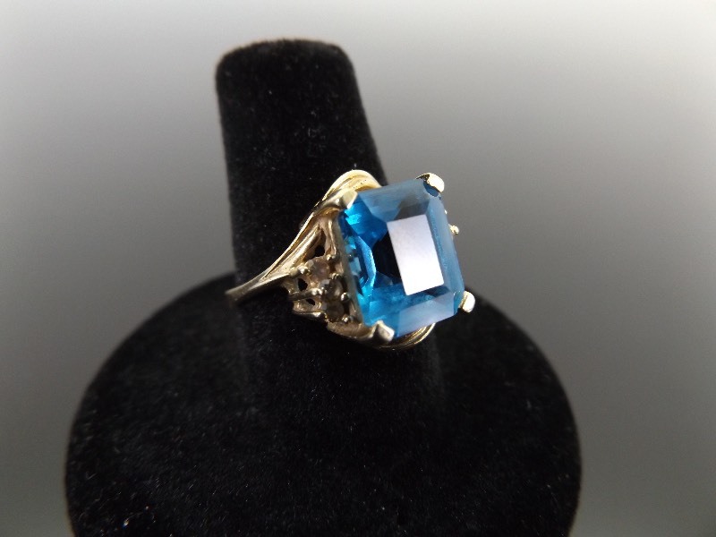 lot 15 image: 10k Yellow Gold and Diamond Aquamarine Ring Size 7.5