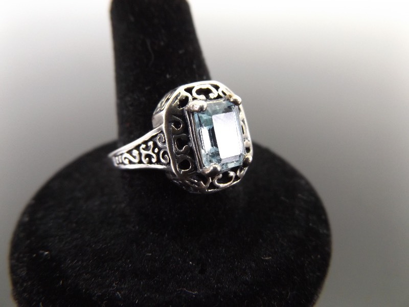 lot 28 image: .925 Sterling Silver Celtic Aquamarine Ring Size 8.25