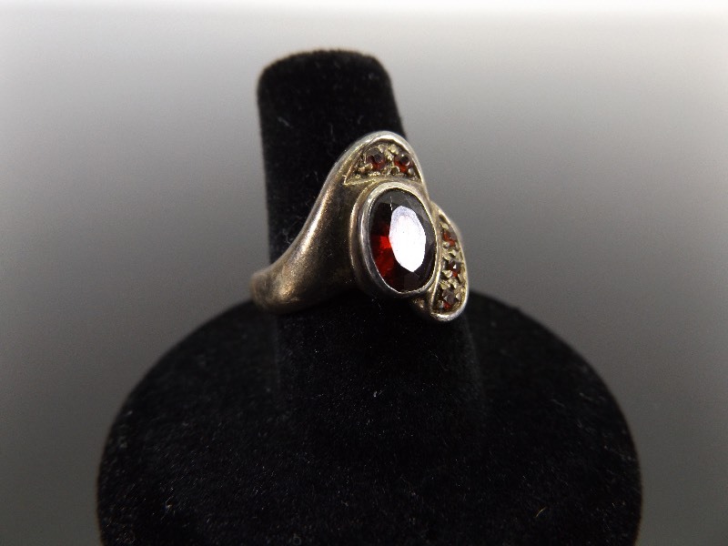 lot 31 image: .925 Sterling Silver Red Garnet Ring Size 6.5
